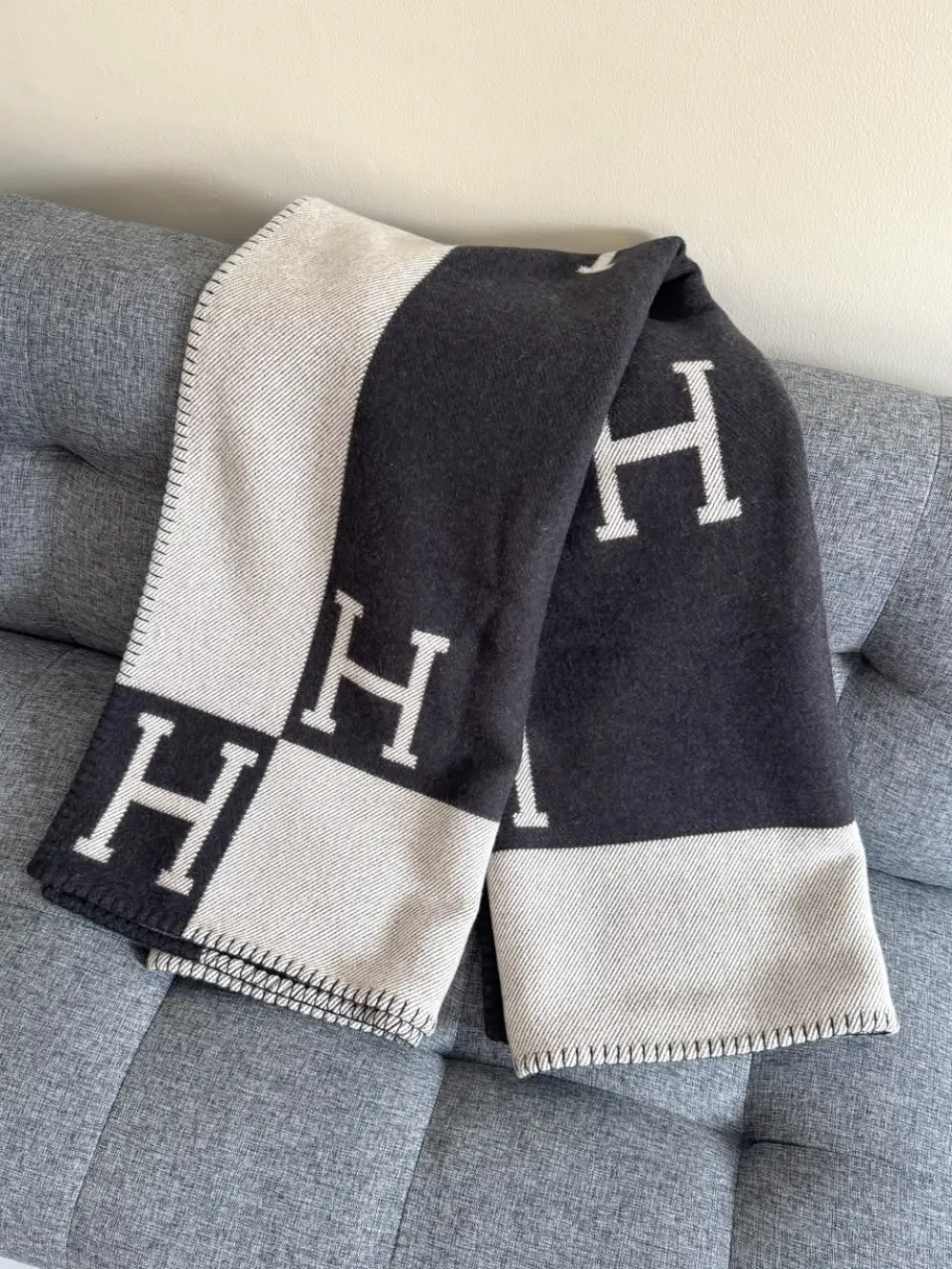 HERMES AVALON THROW BLANKET ECRU / GRIS FONCE