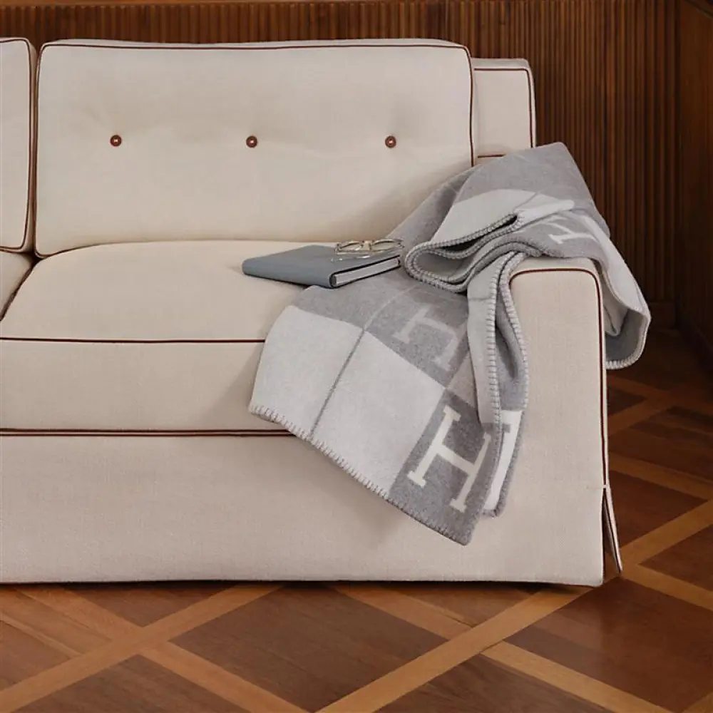 HERMES AVALON THROW III BLANKET ECRU / GRIS CLAIR