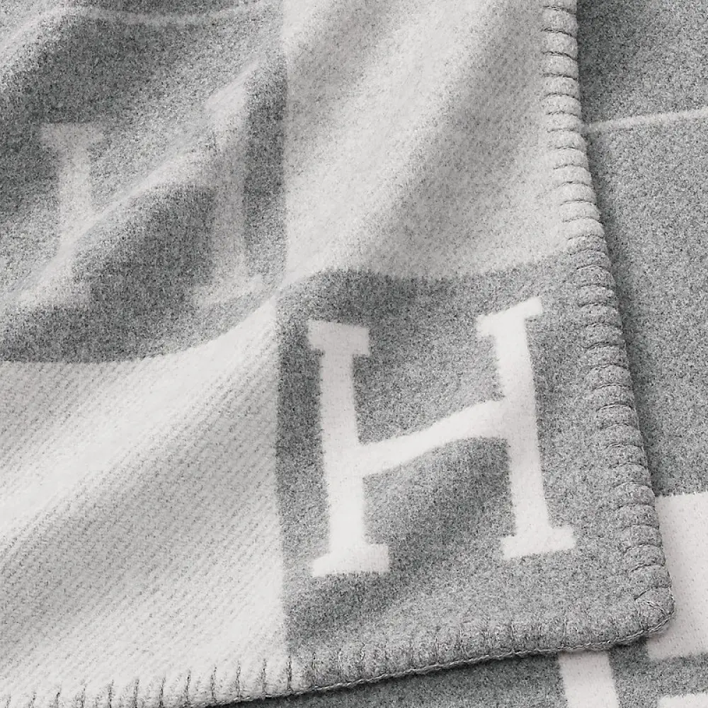 HERMES AVALON THROW III BLANKET ECRU / GRIS CLAIR