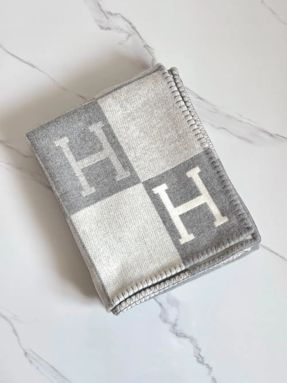 HERMES AVALON THROW III BLANKET ECRU / GRIS CLAIR