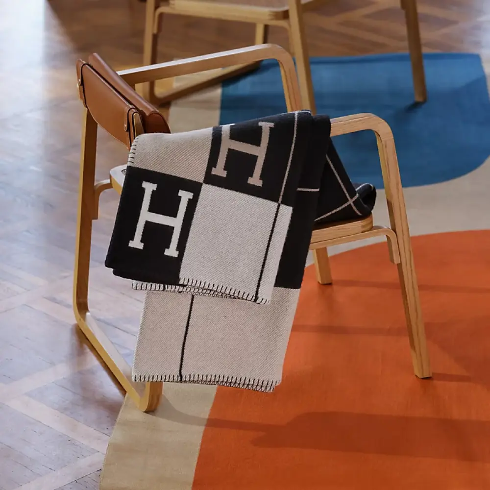 HERMES AVALON THROW III BLANKET ECRU / NOIR