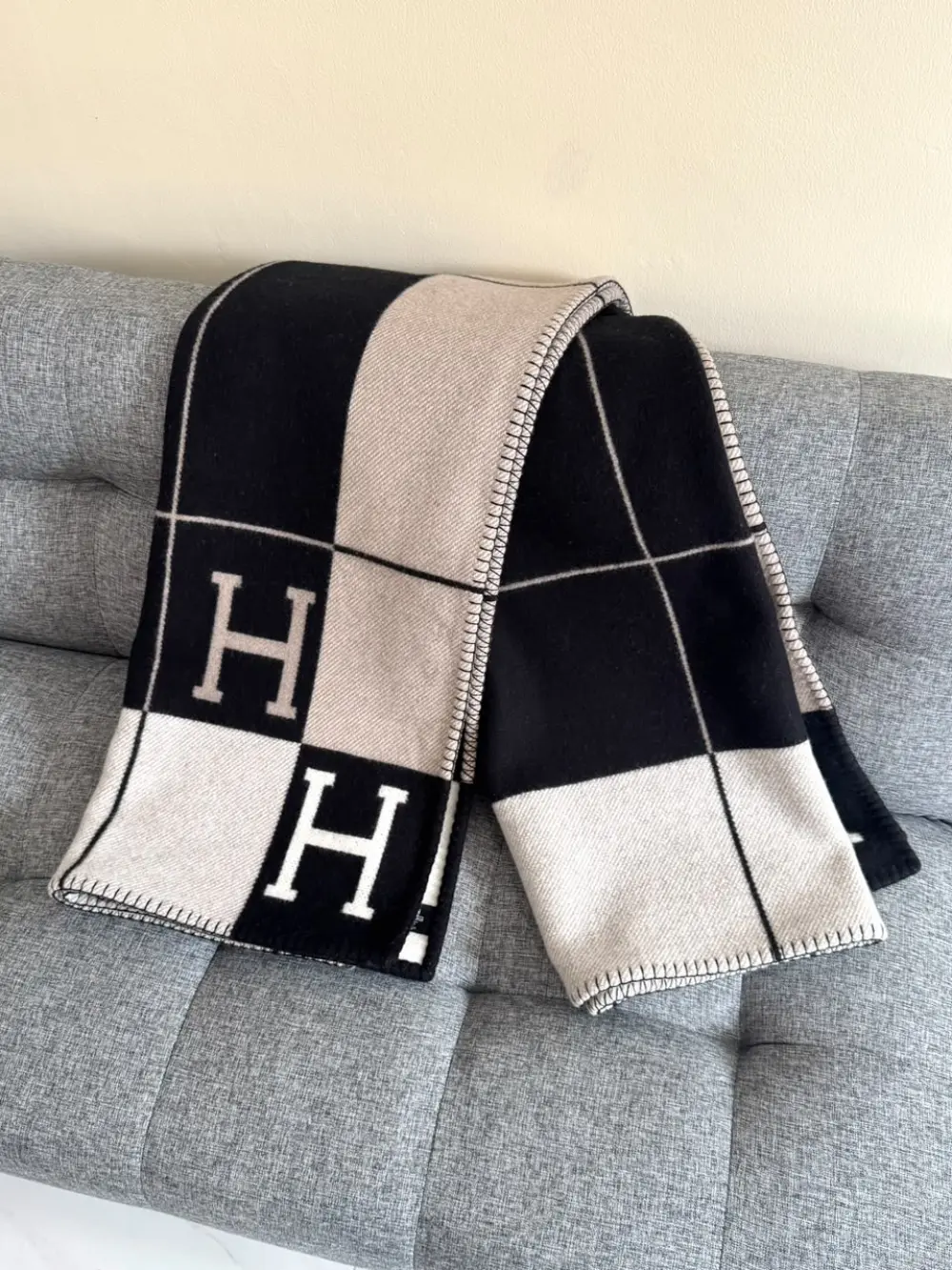 HERMES AVALON THROW III BLANKET ECRU / NOIR