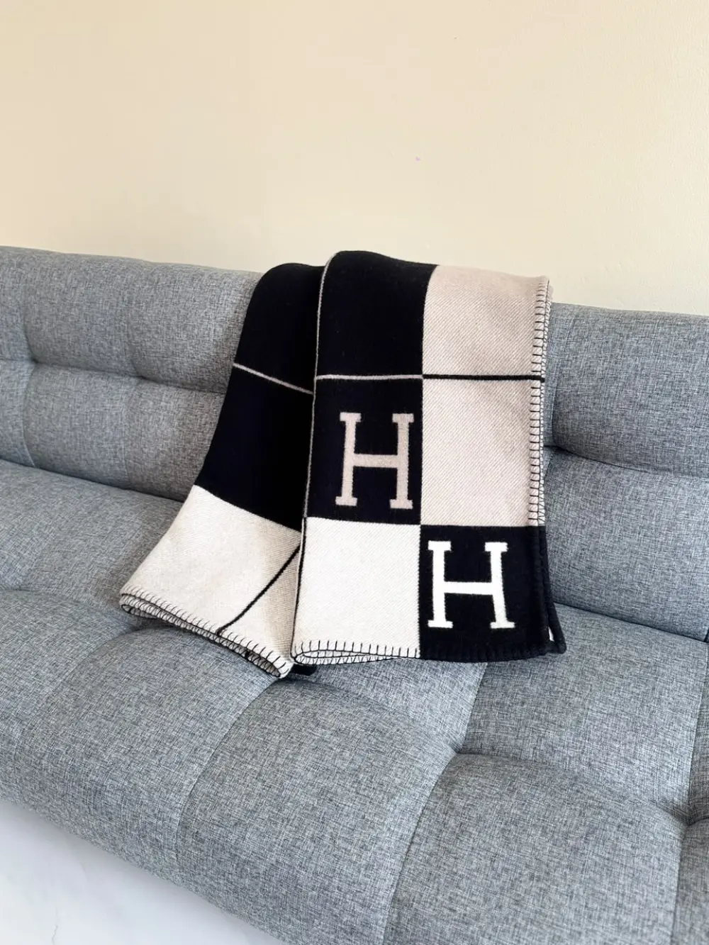 HERMES AVALON THROW III BLANKET ECRU / NOIR