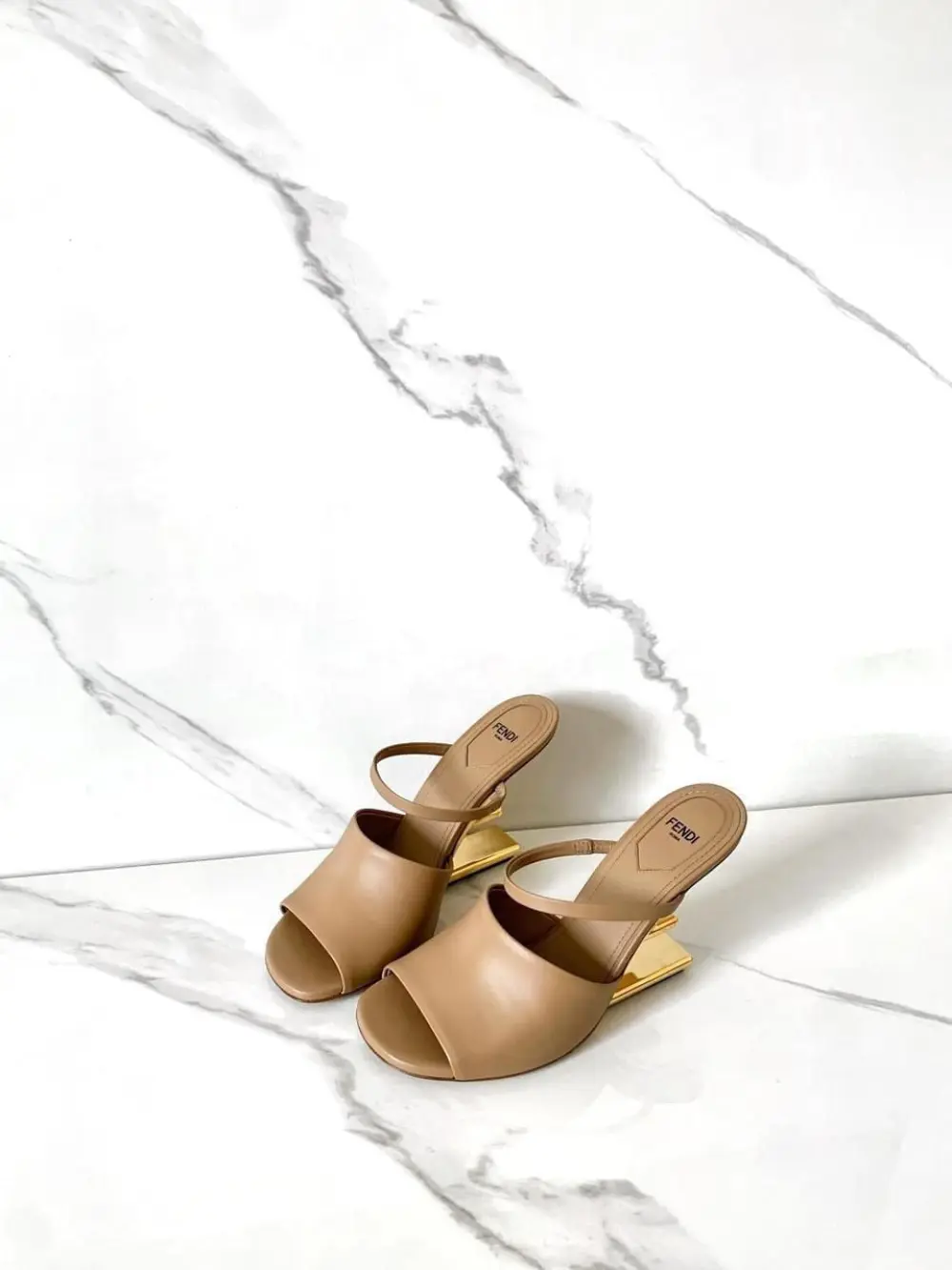 FIRST WIDE BAND STRAP SANDALS HEELS 8,5CM · dove grey