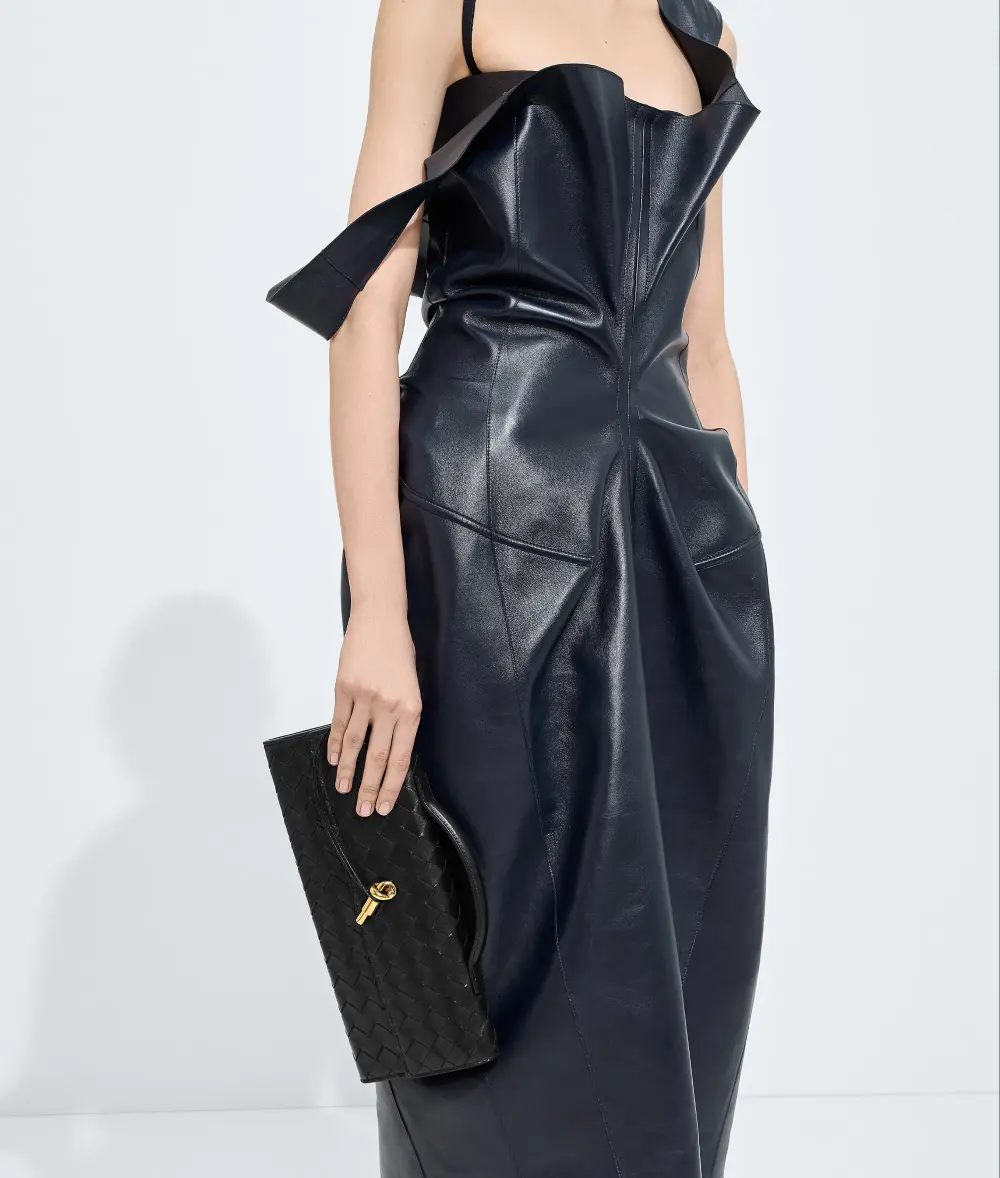 BOTTEGA VENETA BV ANDIAMO CLUTCH black