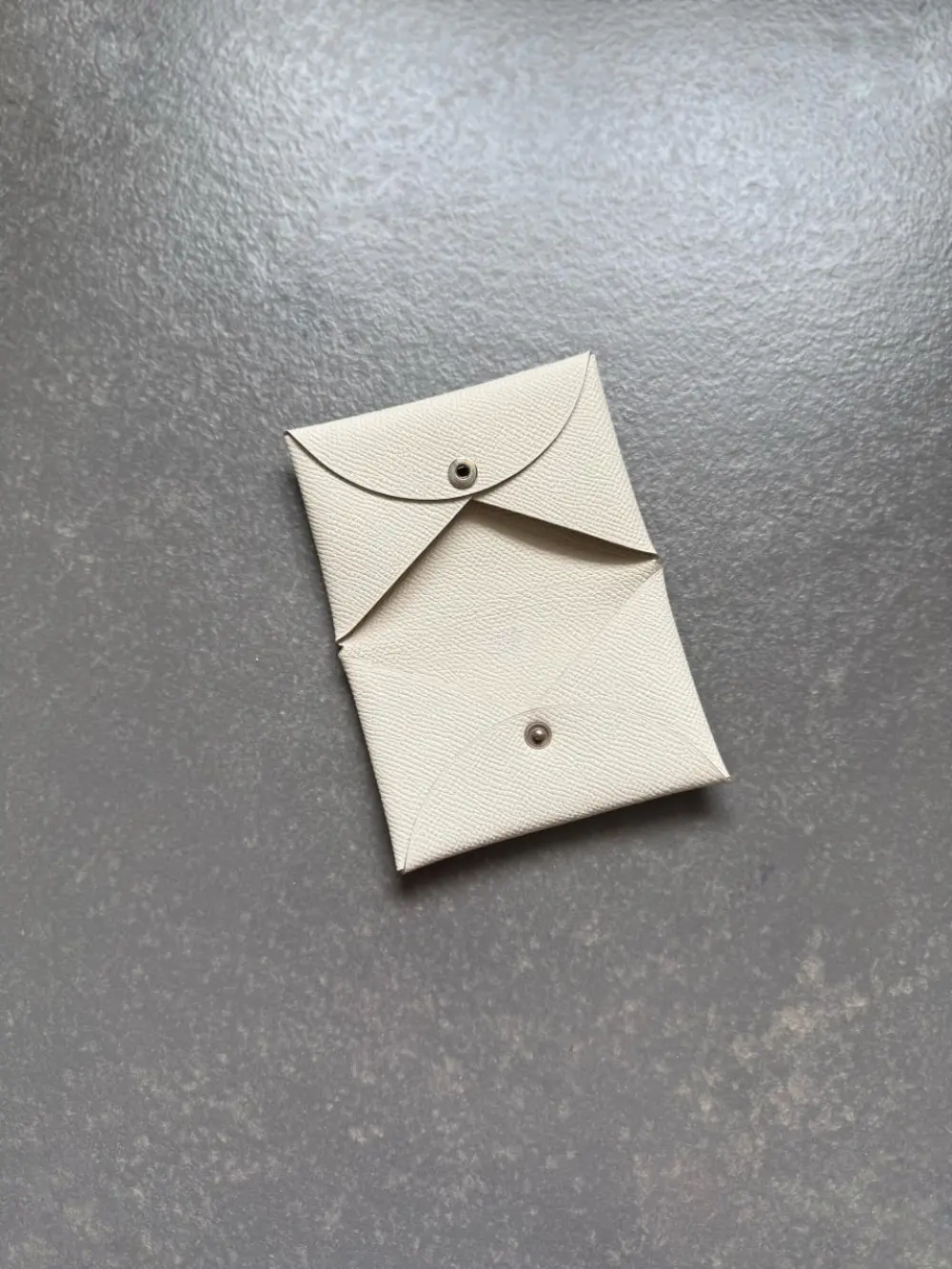 HERMES CALVI CARD HOLDER craie epsom