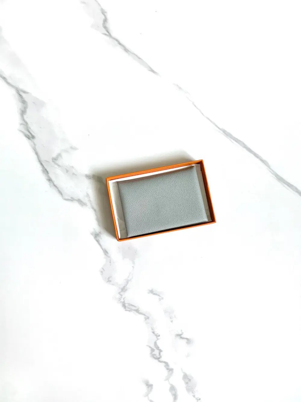 CALVI DUO CARD HOLDER · light grey chevre
