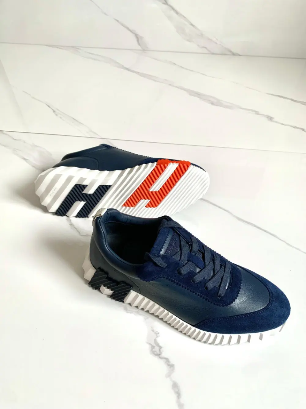 BOUNCING · blue ocean leather