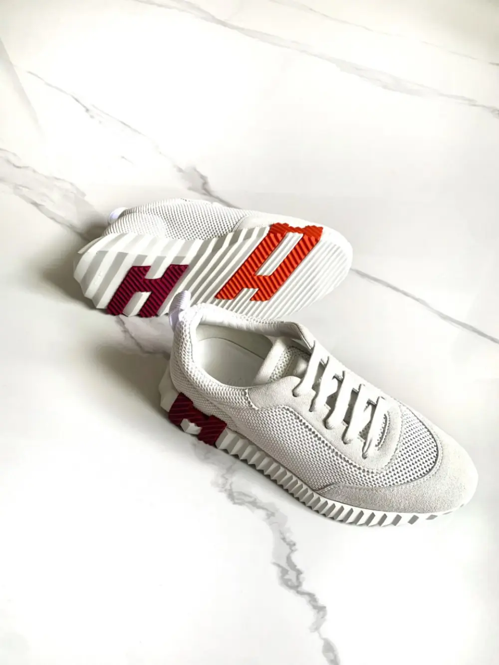 BOUNCING · white purple perfo