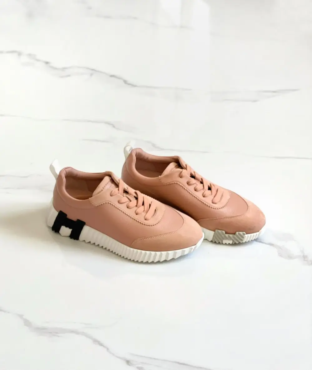 BOUNCING · nude leather