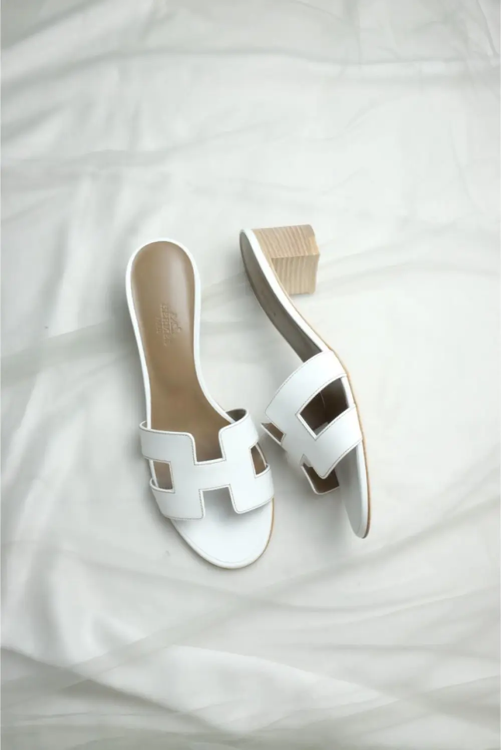 HERMES OASIS white
