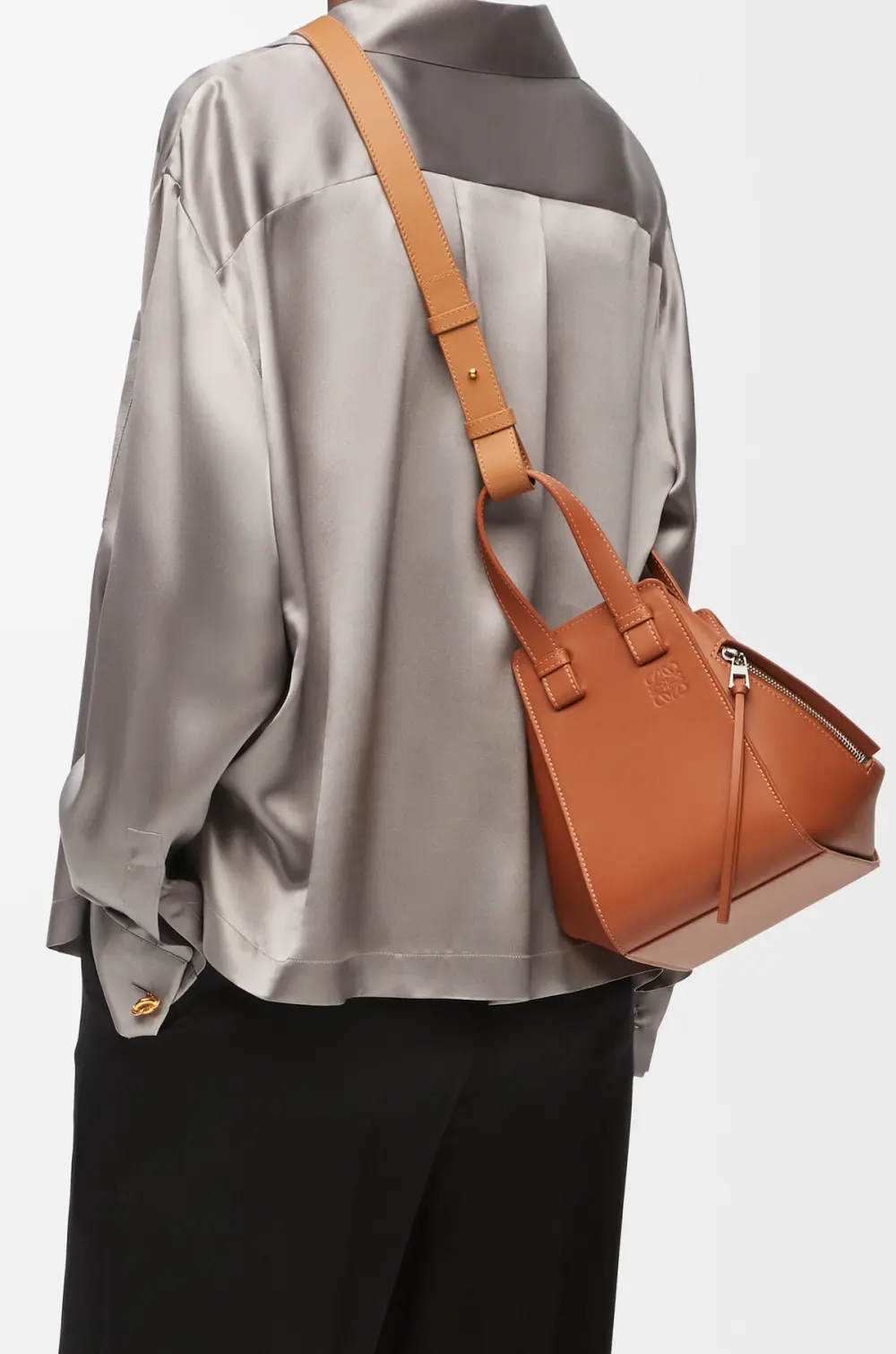 LOEWE SMALL HAMMOCK BAG CLASSIC CALFSKIN tan