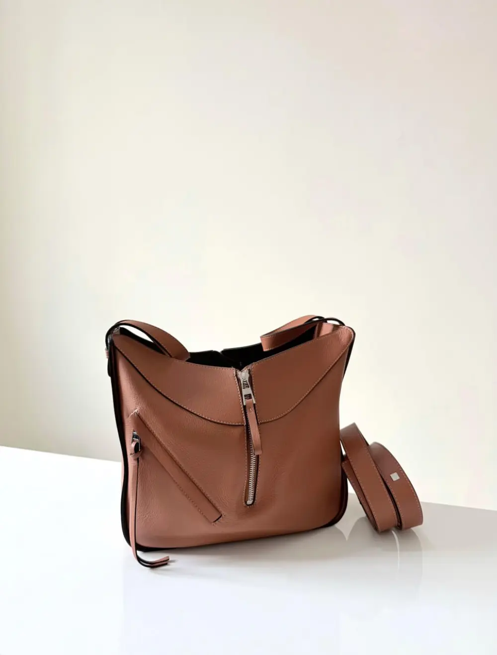 LOEWE SMALL HAMMOCK BAG CLASSIC CALFSKIN tan