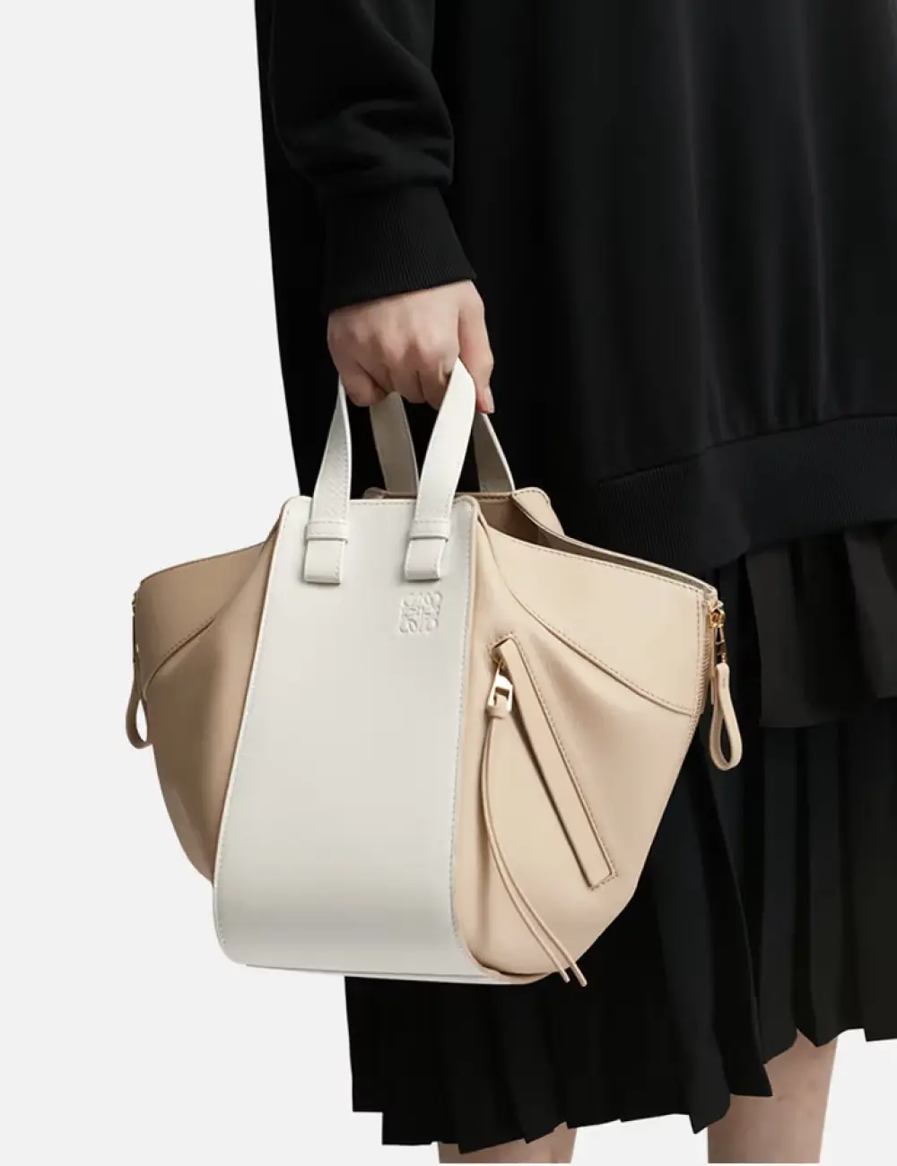 LOEWE SMALL HAMMOCK BAG CLASSIC CALFSKIN soft white / paper craft