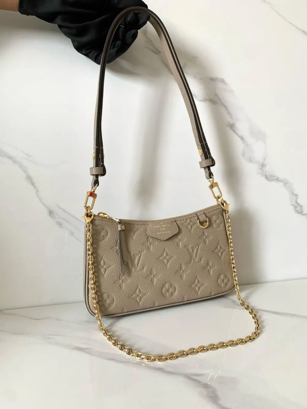 LOUIS VUITTON LV EASY POUCH ON STRAP empreinte leather gris tourterelle