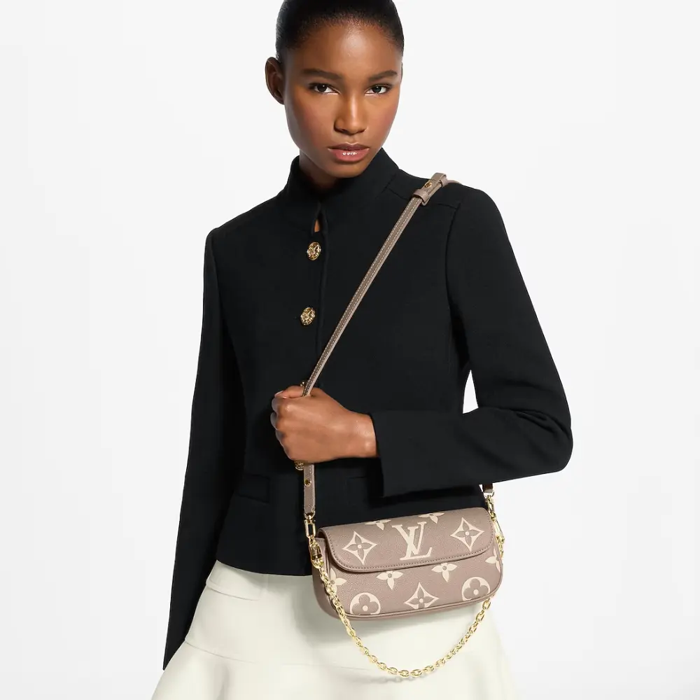 LOUIS VUITTON LV IVY WOC monogram empreinte tourterelle / creme