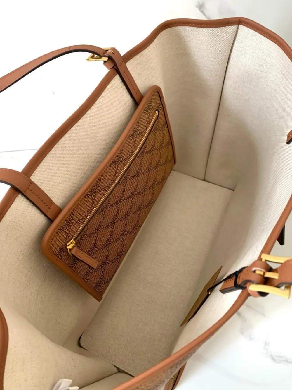 MCM MEDIUM HIMMEL LAURETOS LEATHER TOTE BAG cognac