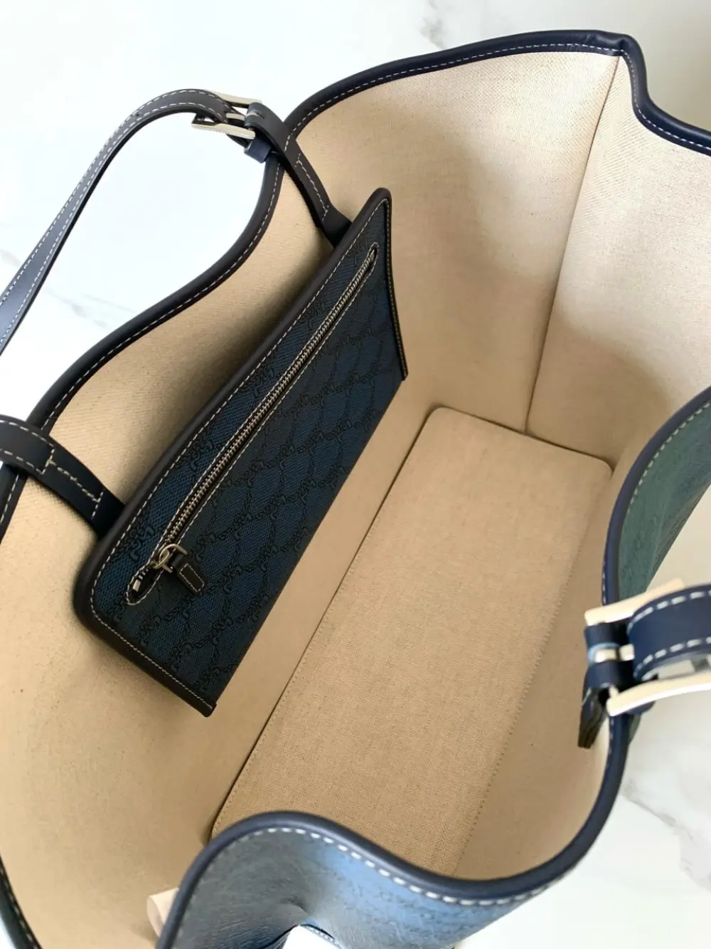 MCM MEDIUM HIMMEL LAURETOS LEATHER TOTE BAG navy blazer