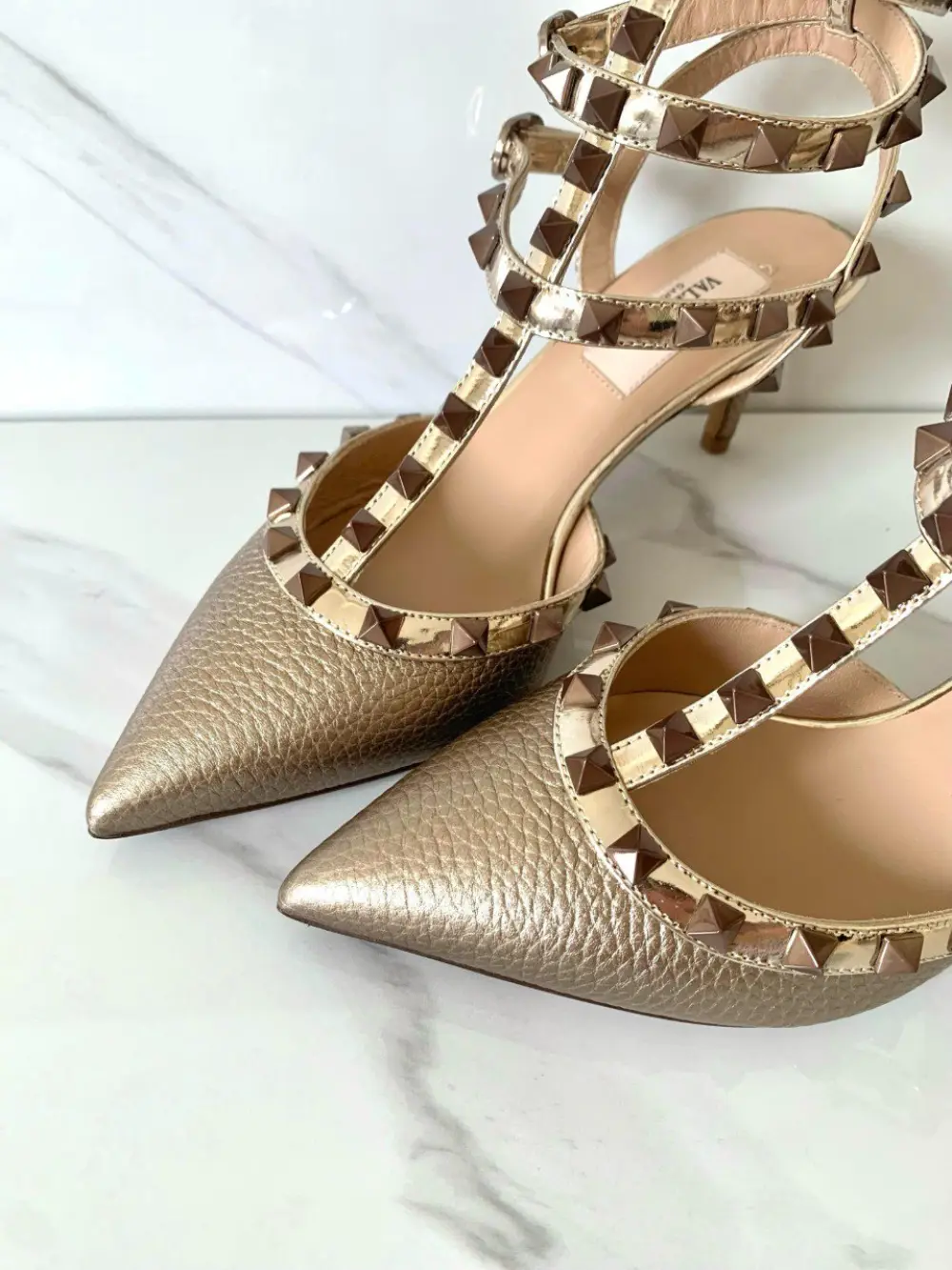 VALENTINO KITTEN HEELS 6CM ROCKSTUD gold grained