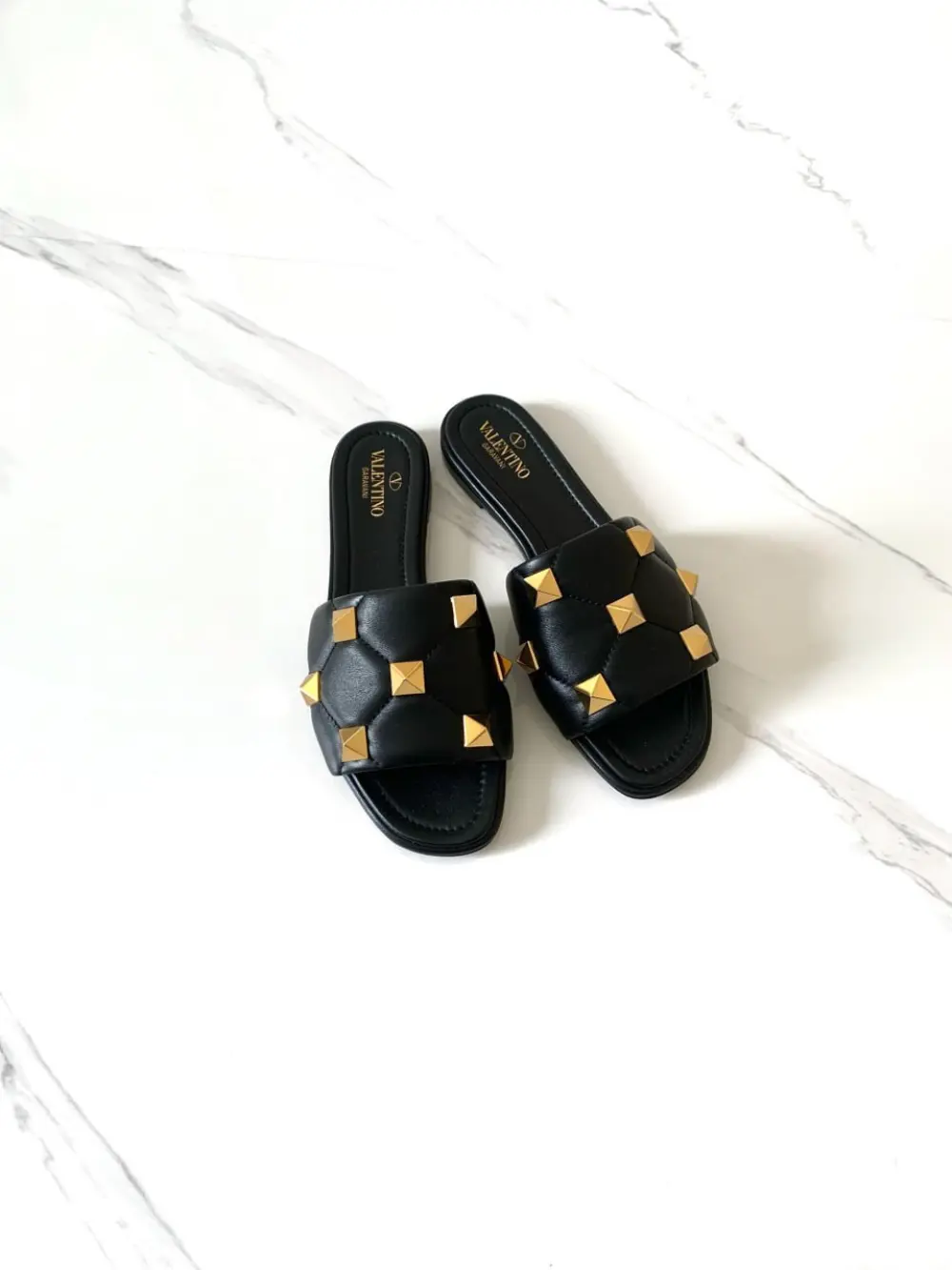 VALENTINO SLIDE ROMANSTUD black quilted