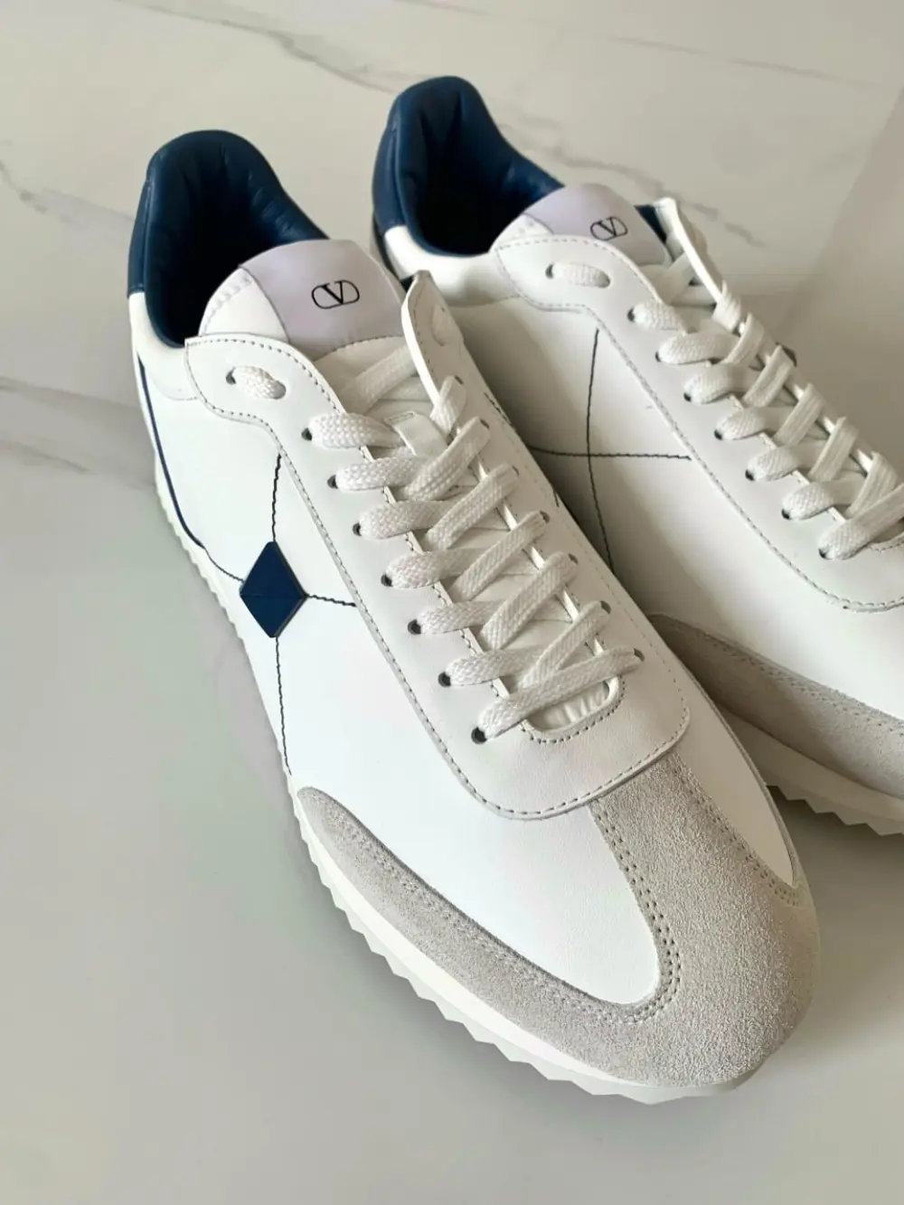 VALENTINO STUD AROUND LOW - TOP SNEAKER white blue