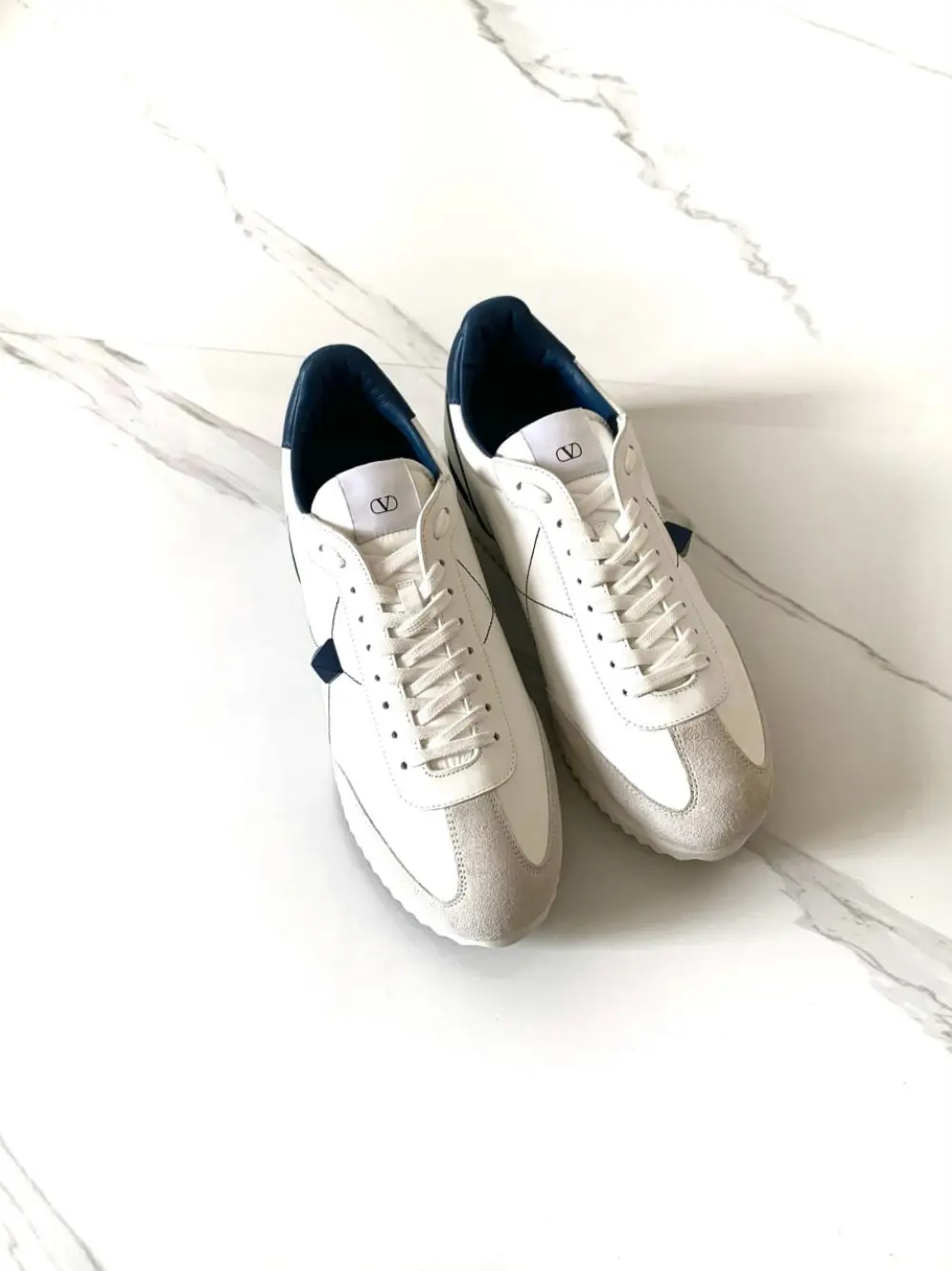VALENTINO STUD AROUND LOW - TOP SNEAKER white blue