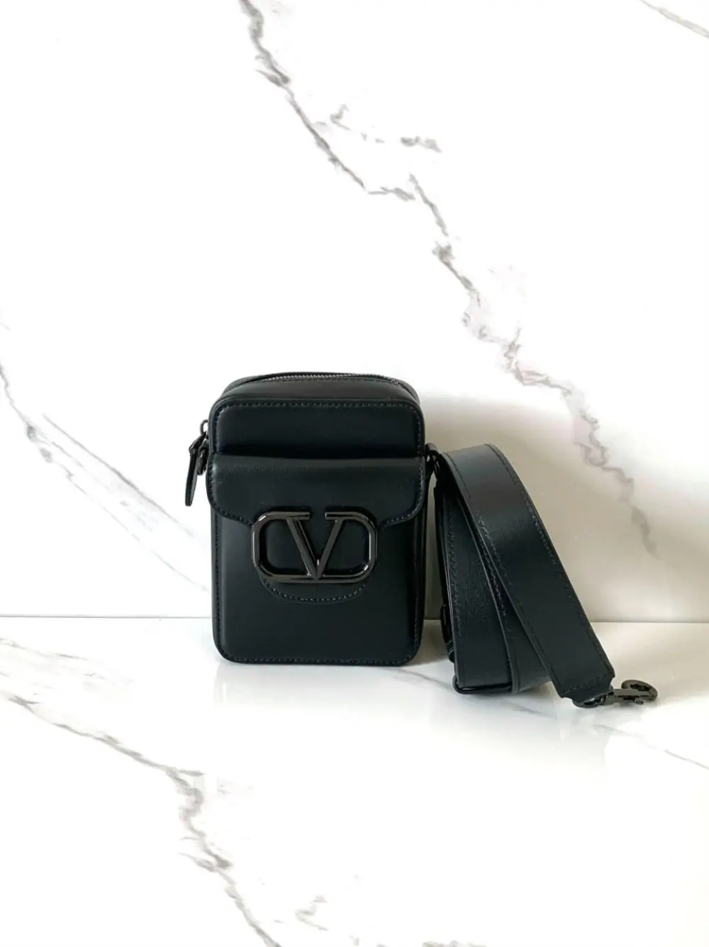 VALENTINO VLOGO CROSSBODY LOCO LEATHER BAG all black