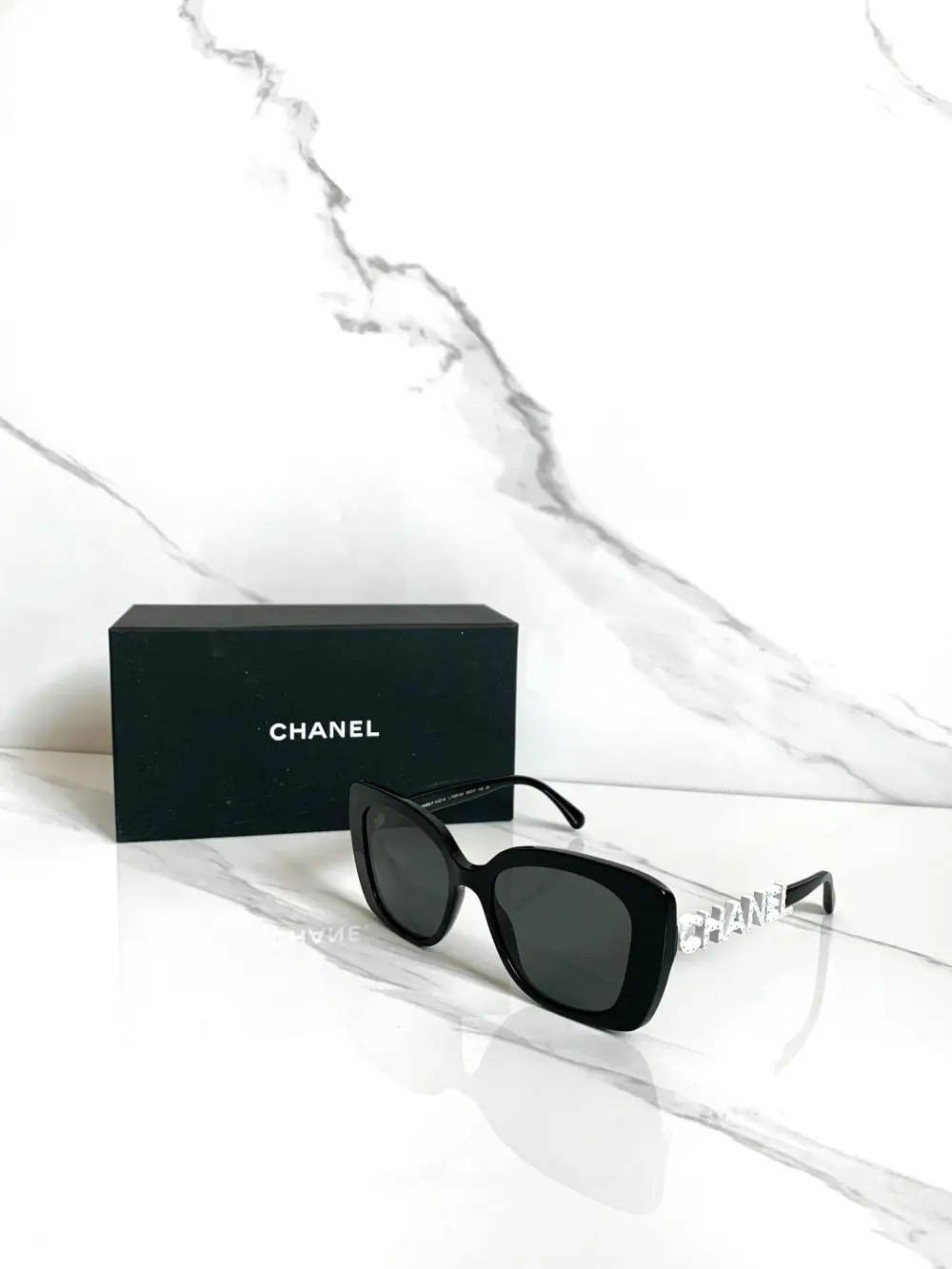 CHANEL SQUARE SUNGLASSES black grey - white