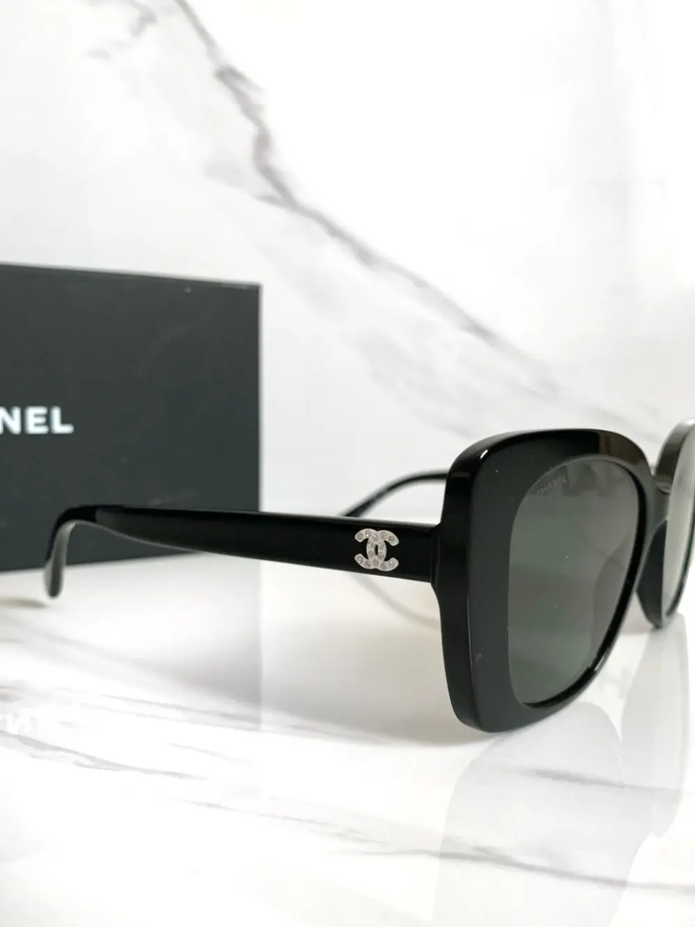CHANEL SQUARE SUNGLASSES black grey - white