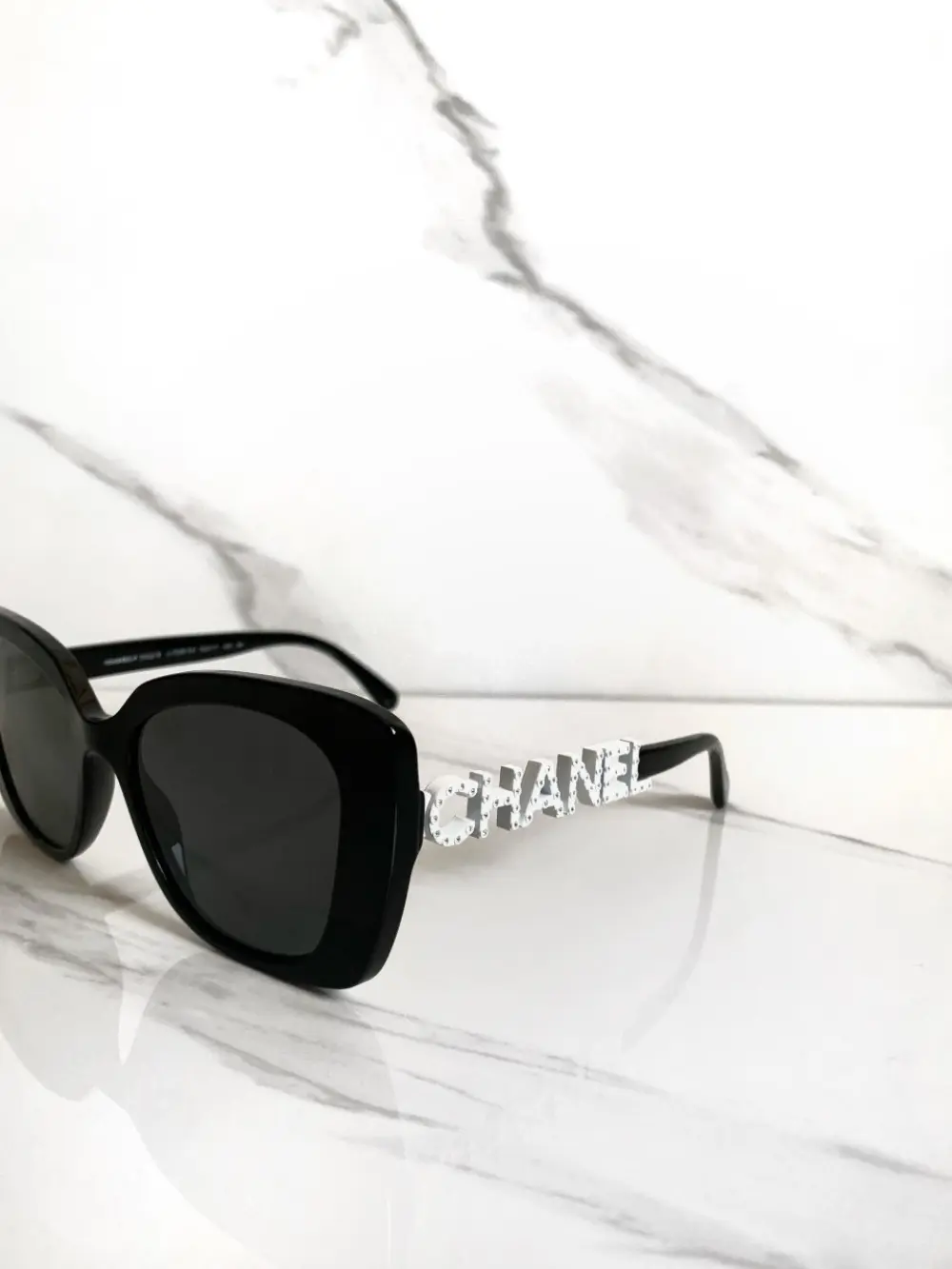 CHANEL SQUARE SUNGLASSES black grey - white