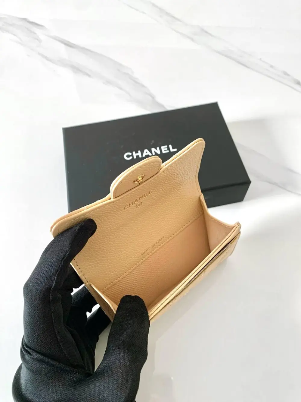 CHANEL CLASSIC CARD CASE FLAP beige caviar ghw