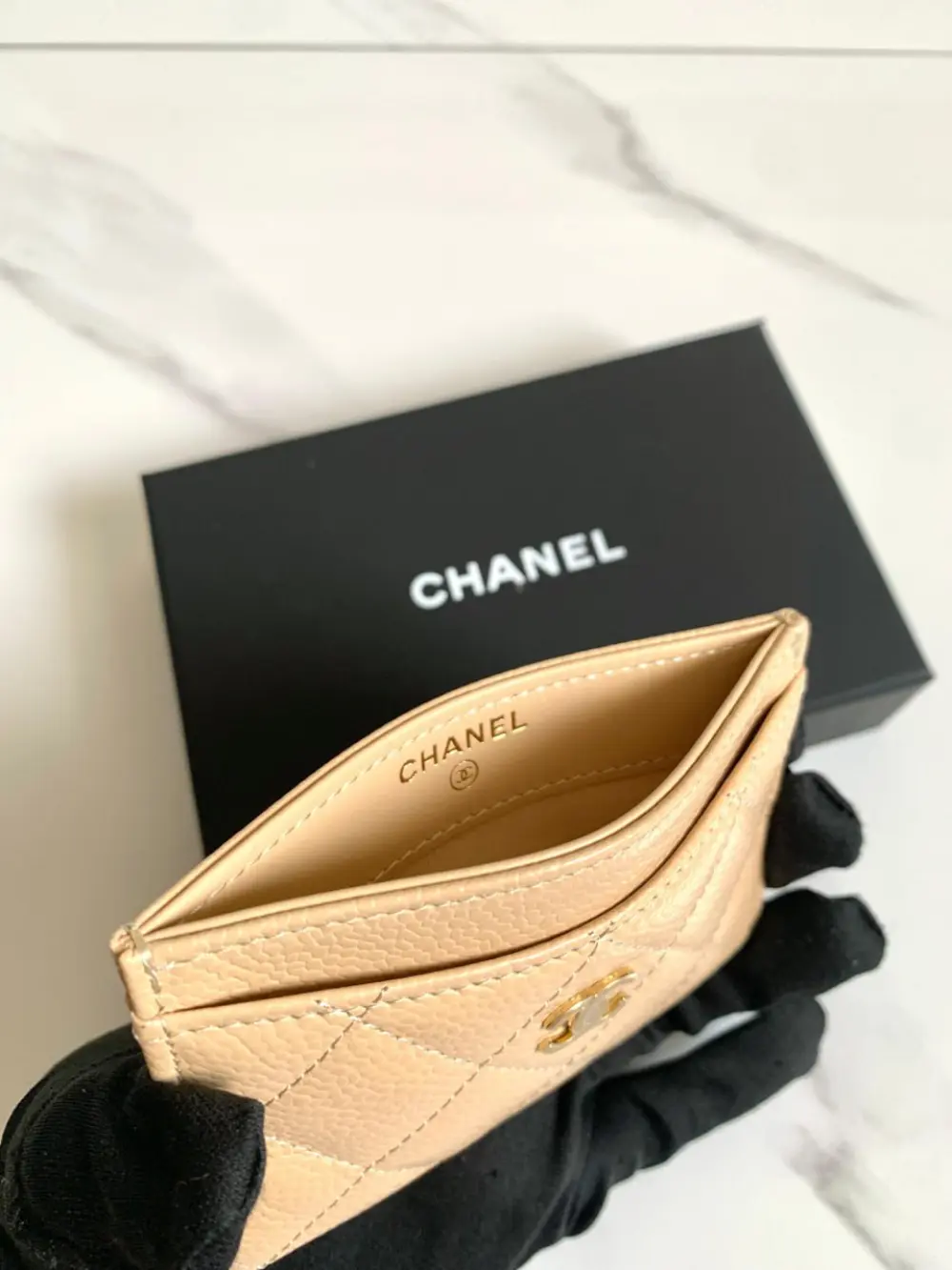 CHANEL CLASSIC CARD HOLDER beige caviar ghw