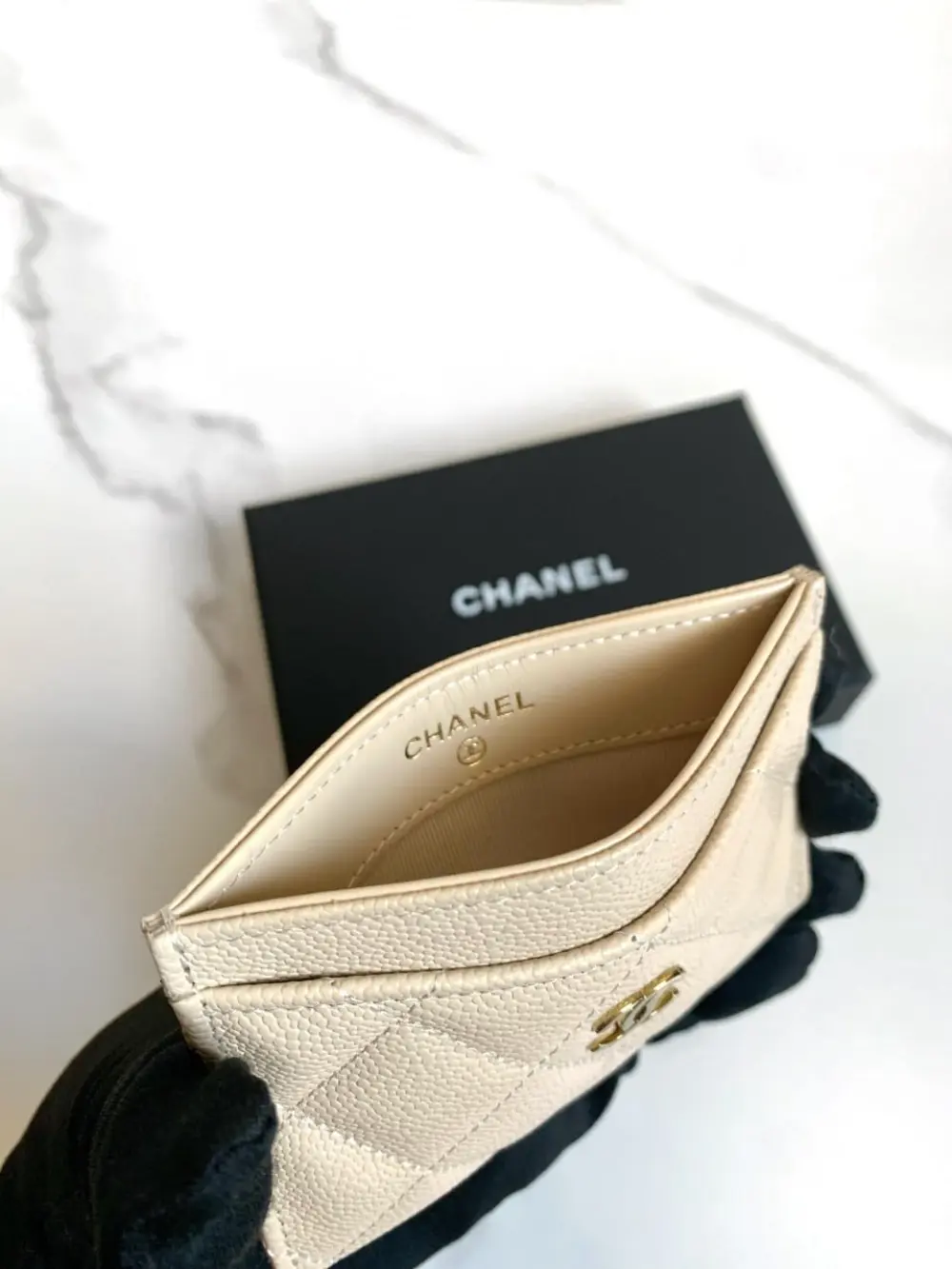 CHANEL CLASSIC CARD HOLDER light beige caviar ghw