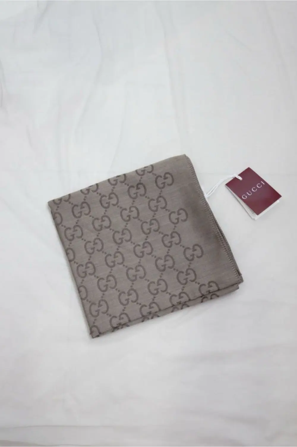 GUCCI GG SHAWL DARK BROWN
