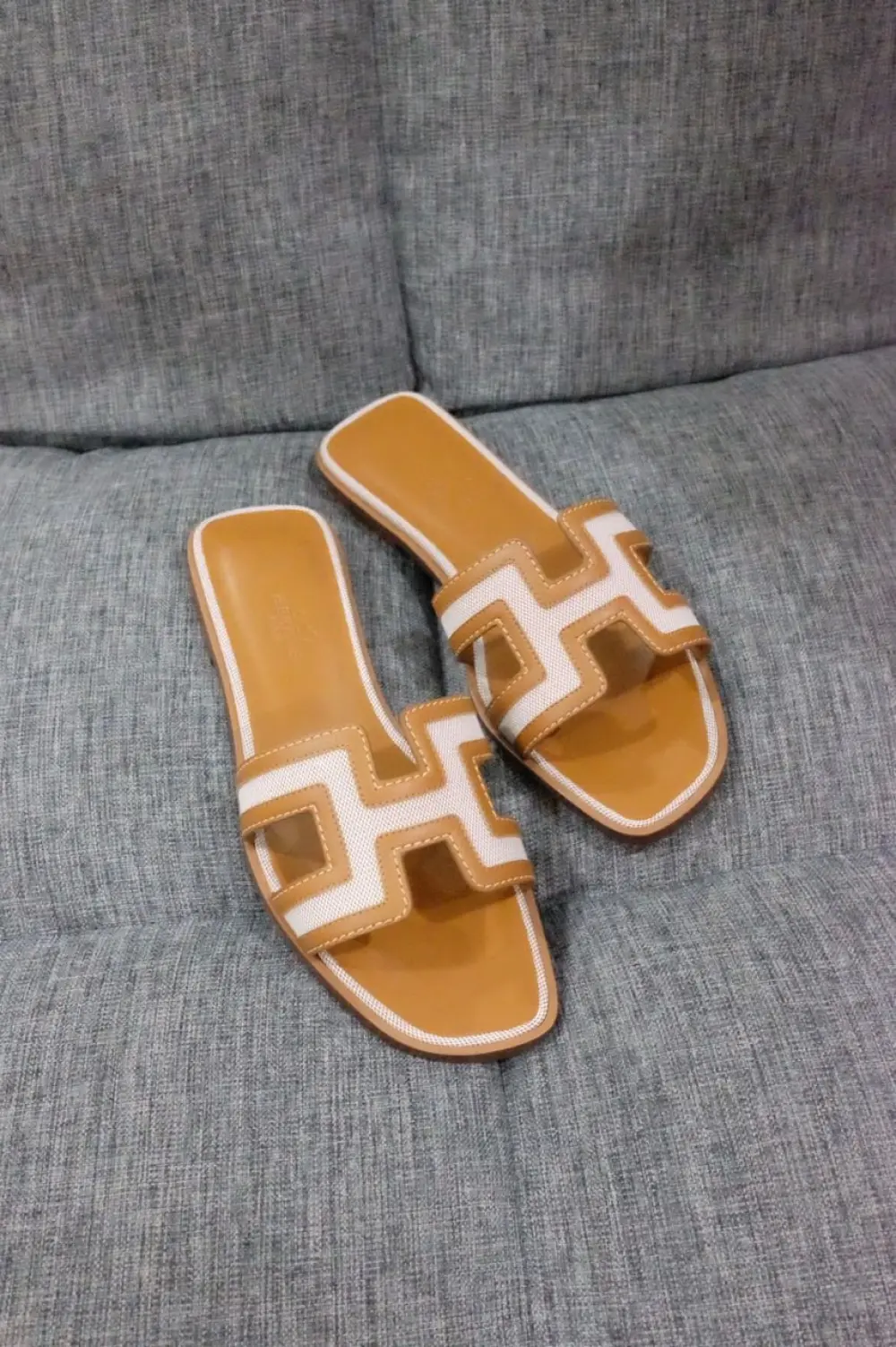 HERMES ORAN NOISETTE / BEIGE DORE