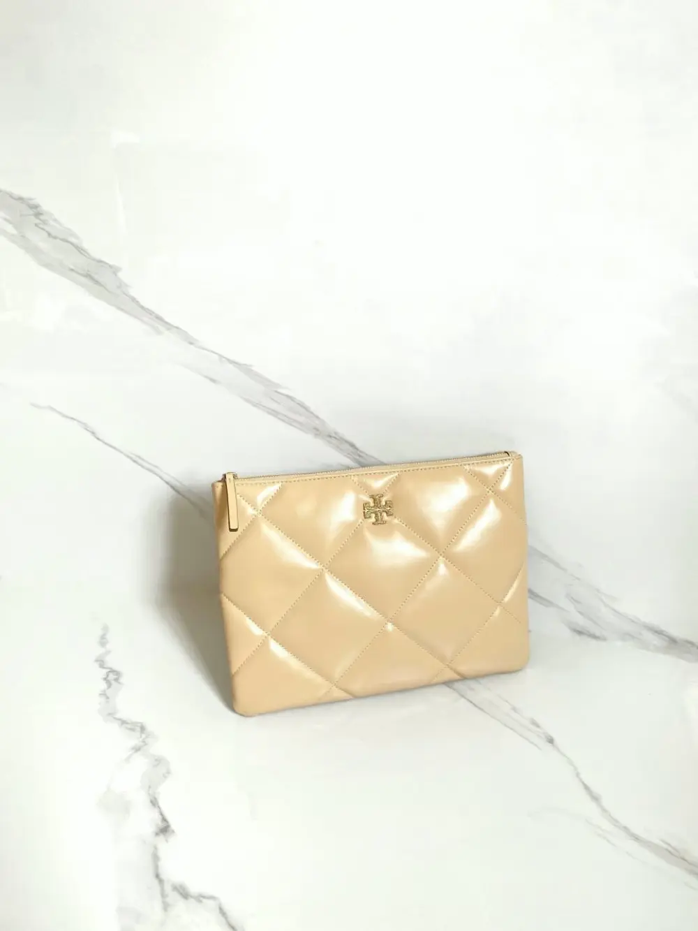 TORY BURCH KIRA PAVE LOGO DIAMOND QUILT POUCH VANILLA SOFT SERVE
