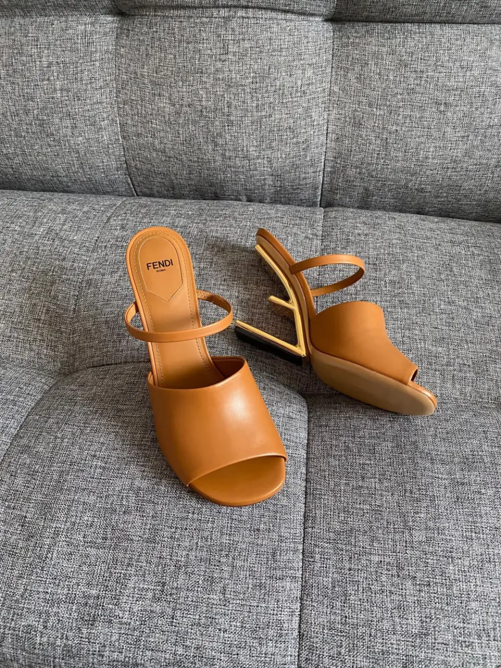 FENDI FIRST WIDE BAND STRAP SANDALS HEELS 9,5CM CARAMELLO