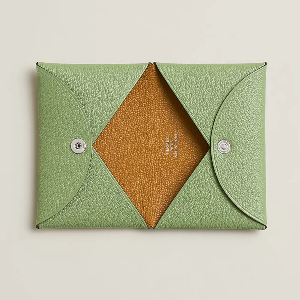HERMES CALVI CARD HOLDER VERT CRIQUET / CARAMEL CHEVRE MYSORE